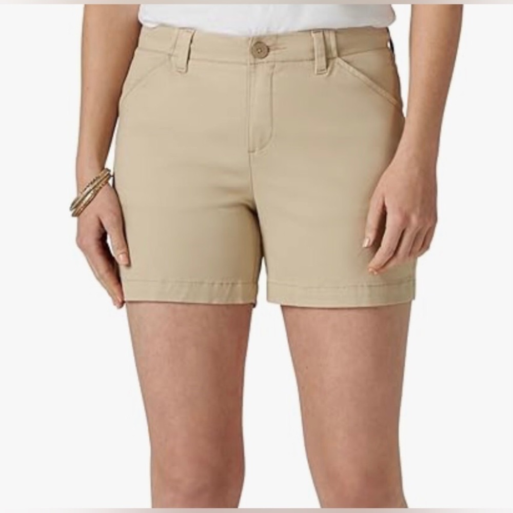 Lee Women’s Legendary Light Tan Regular Fit Mid Rise 5” Chino Short